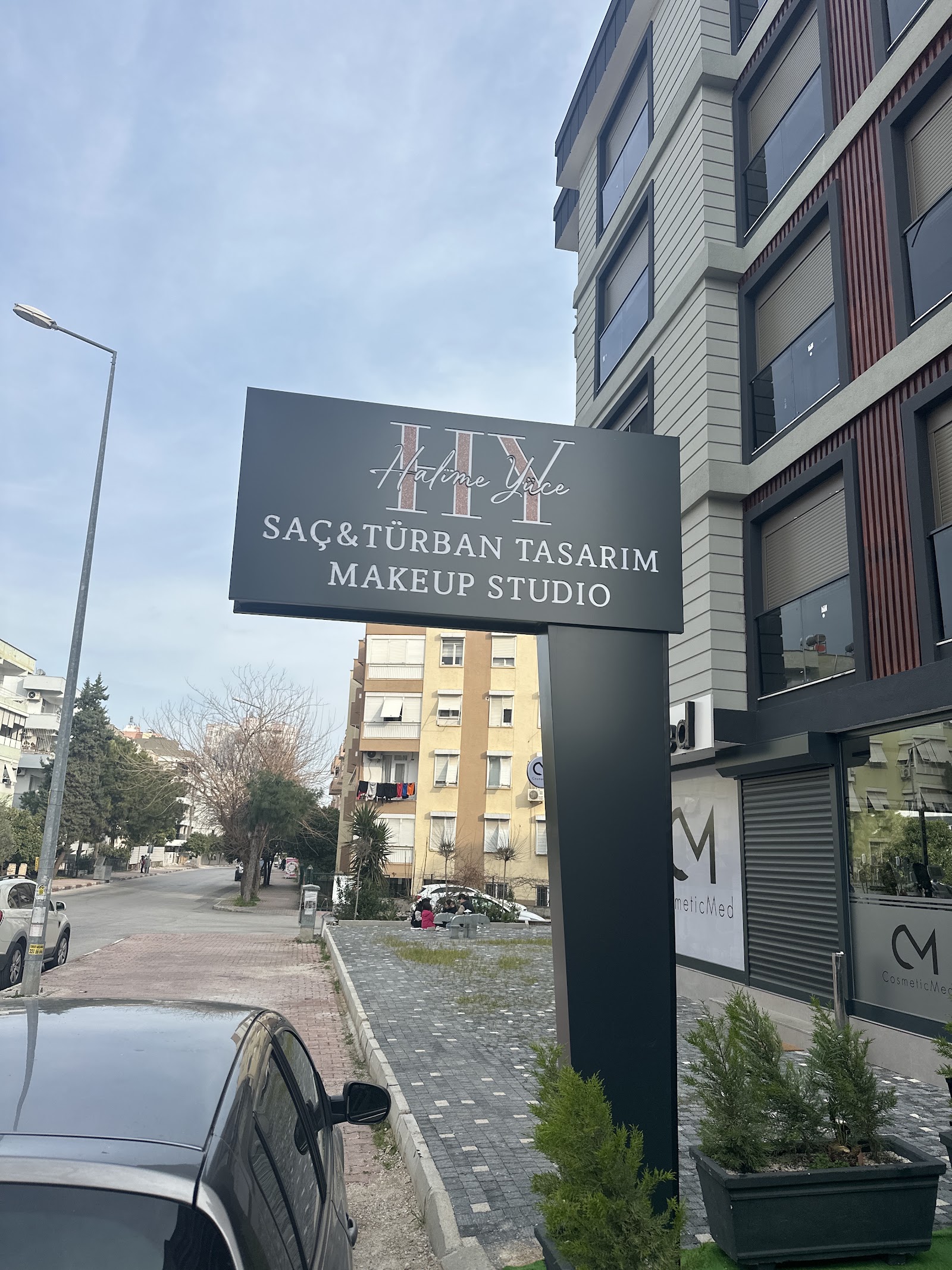 Halime Yüce Türban Tasarım & Make Up Studio