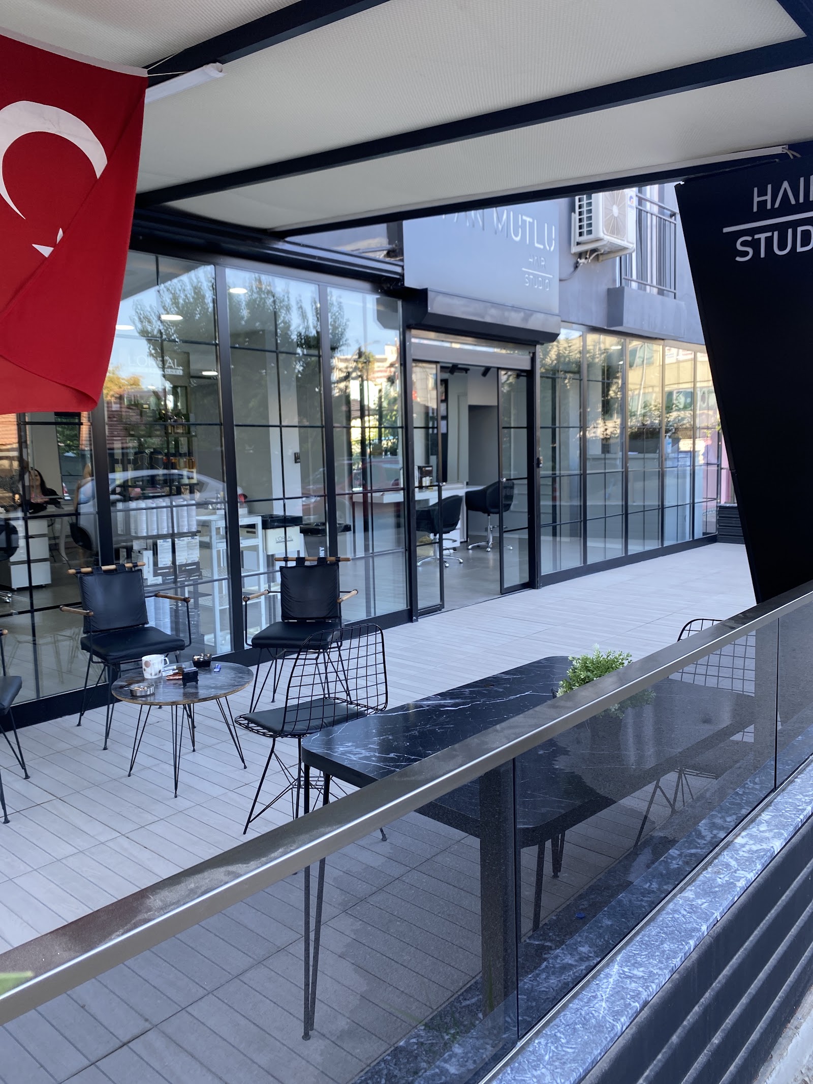 Tufan mutlu Bayan Kuaförü