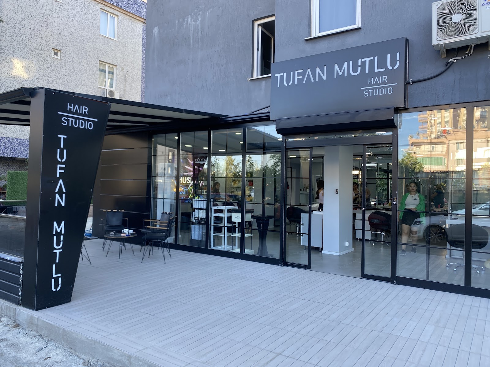Tufan mutlu Bayan Kuaförü